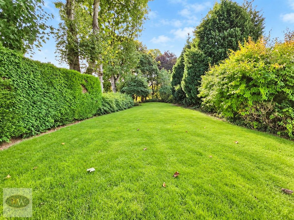 Property photo 2 of 27 Garden