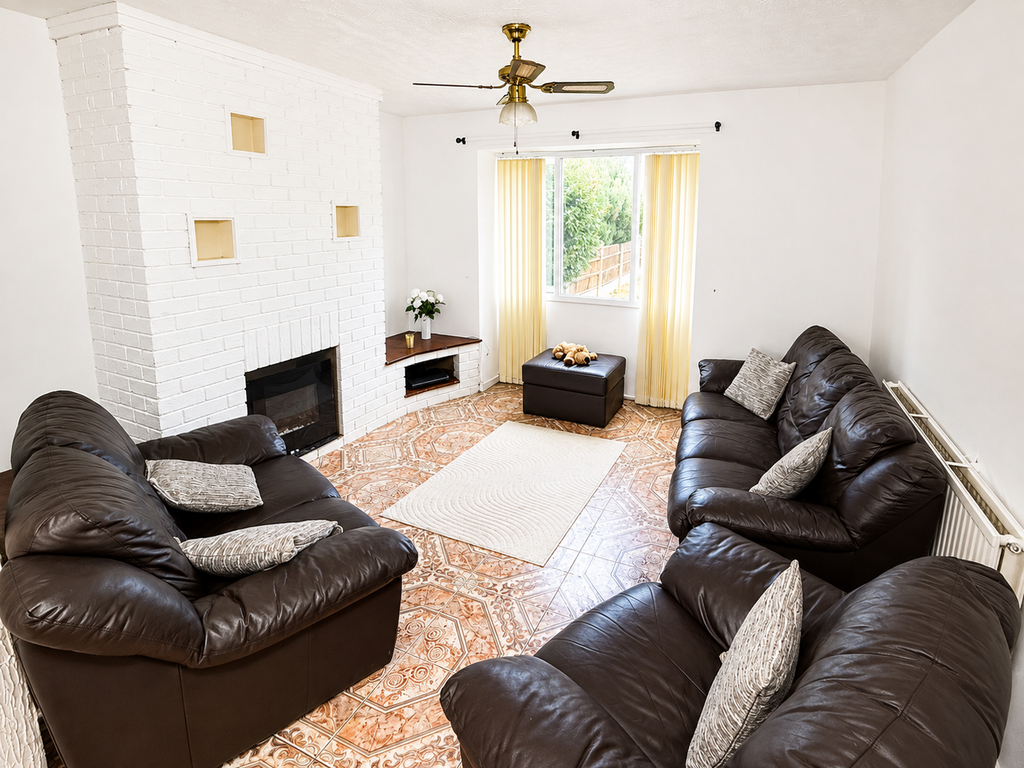 Property photo 2 of 16 Lounge