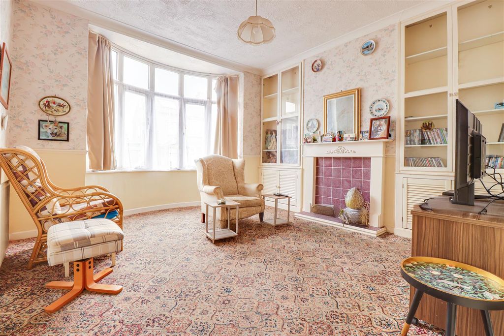 Property photo 3 of 14