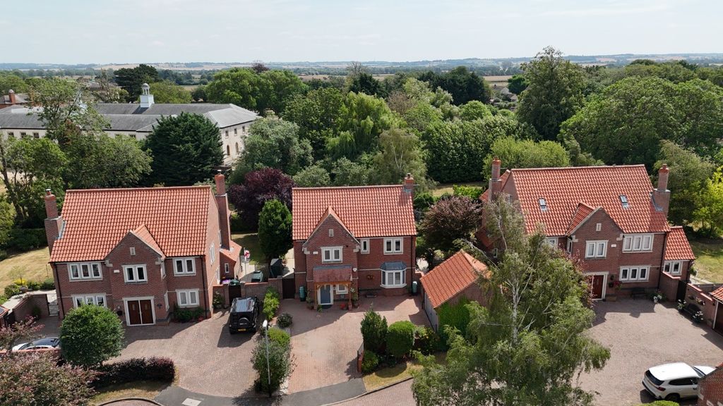 Property photo 1 of 27 F2227c1E-d489-4424-Adb3-E70Ab8Cfc748