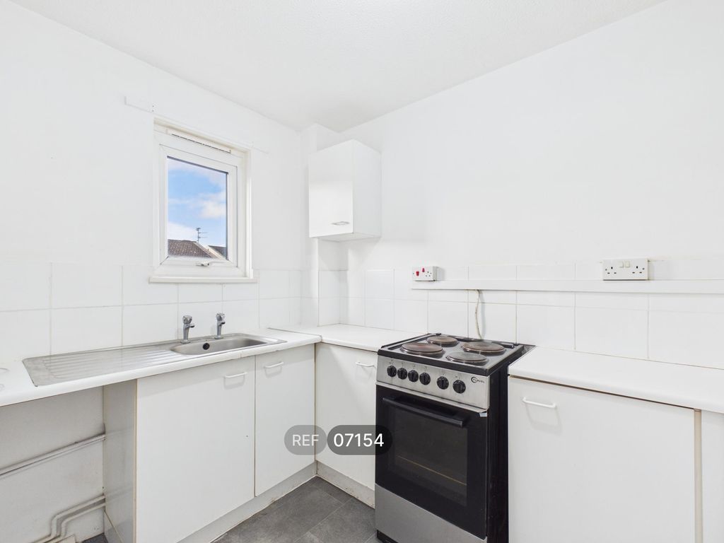 Property photo 2 of 8 Kitchen
