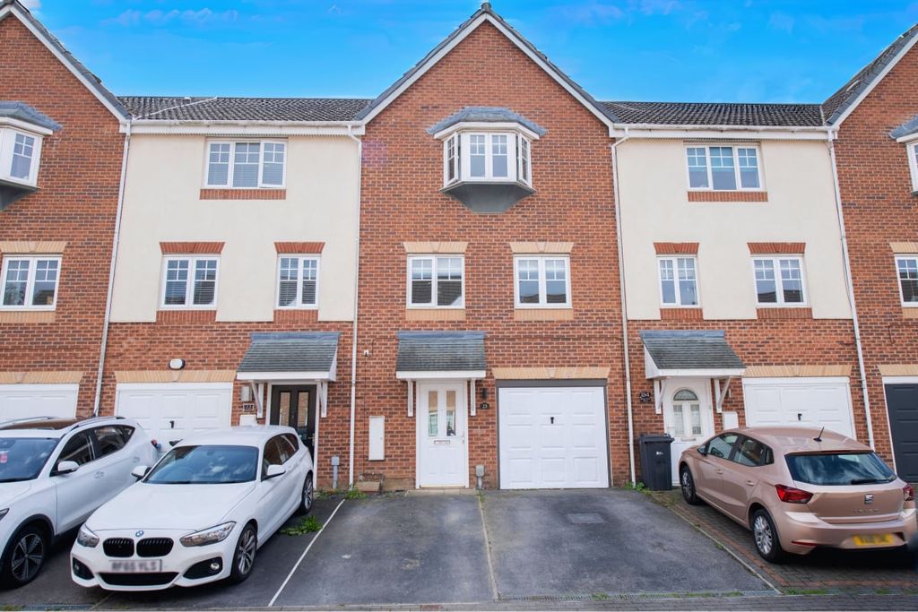 Property photo 1 of 32