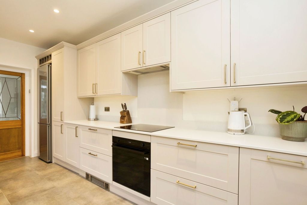 Additional image 7 of 3 bed detached house for saleSt Leonards Road, Horsham, West Sussex. RH13