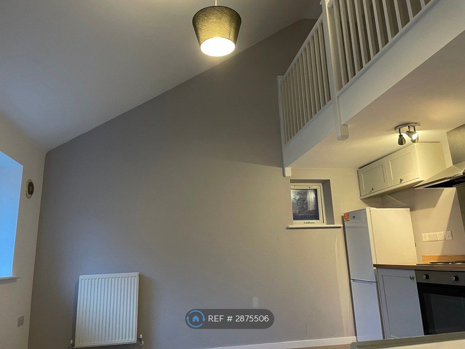 Property photo 3 of 8 Lounge