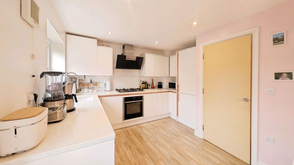 Property photo 2 of 21