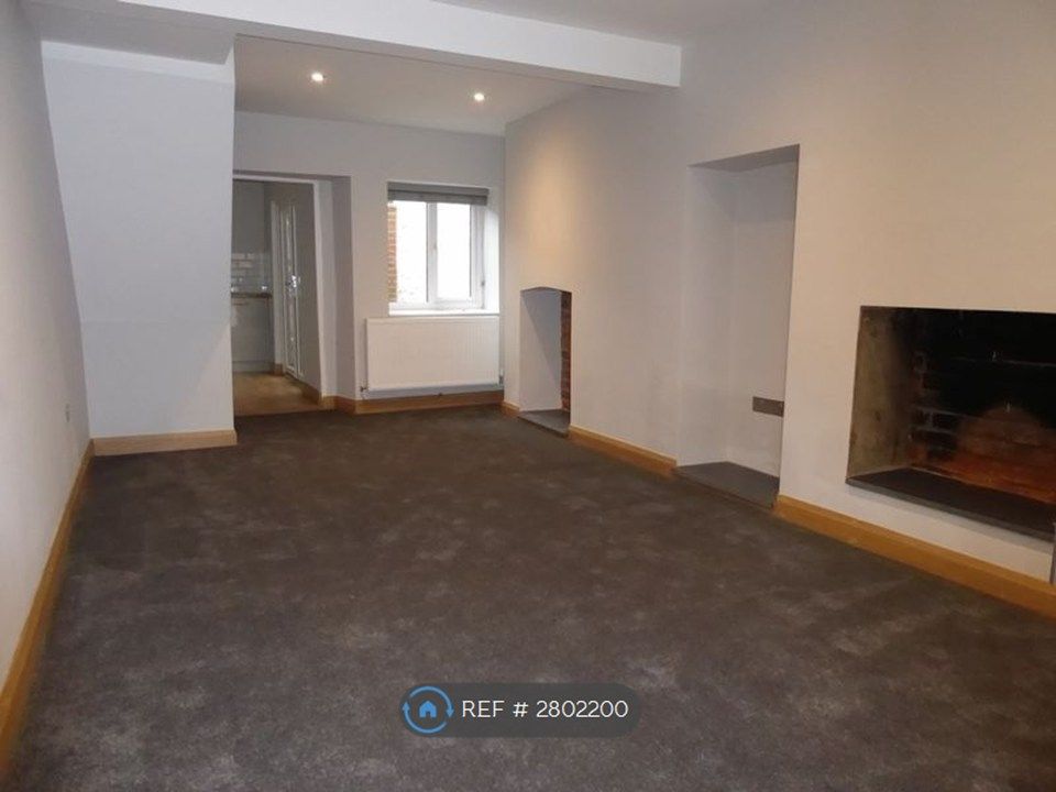 Property photo 1 of 10 Living Room