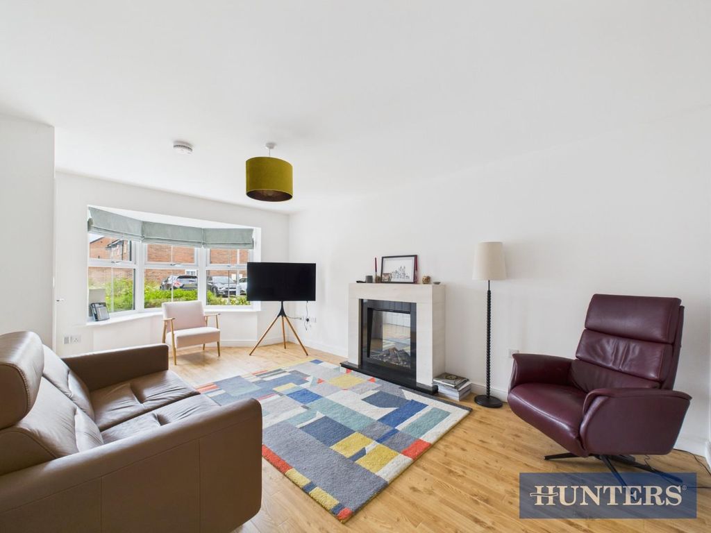 Property photo 2 of 18 Lounge