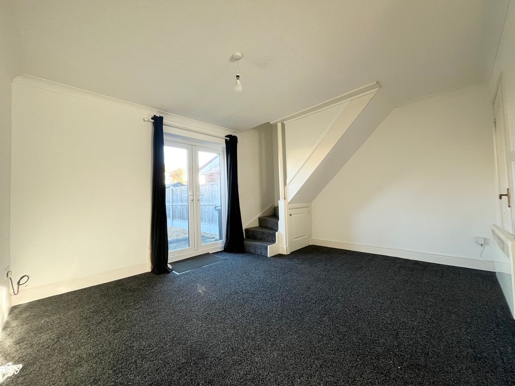 Property photo 2 of 7 Lounge