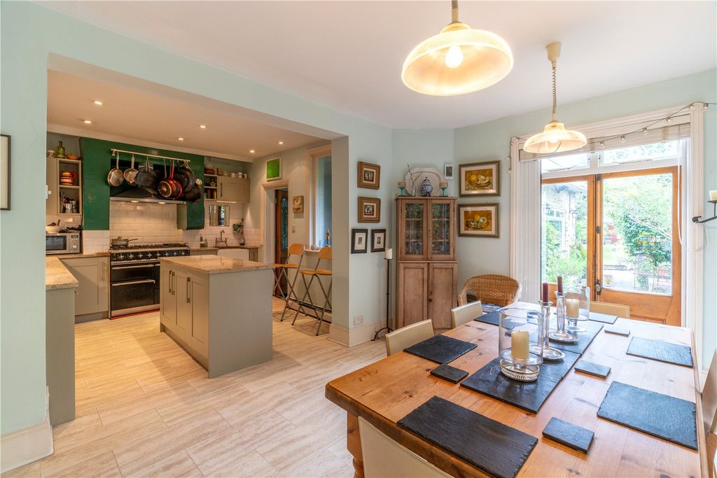 Property photo 3 of 25 Kitchen/Dining Room