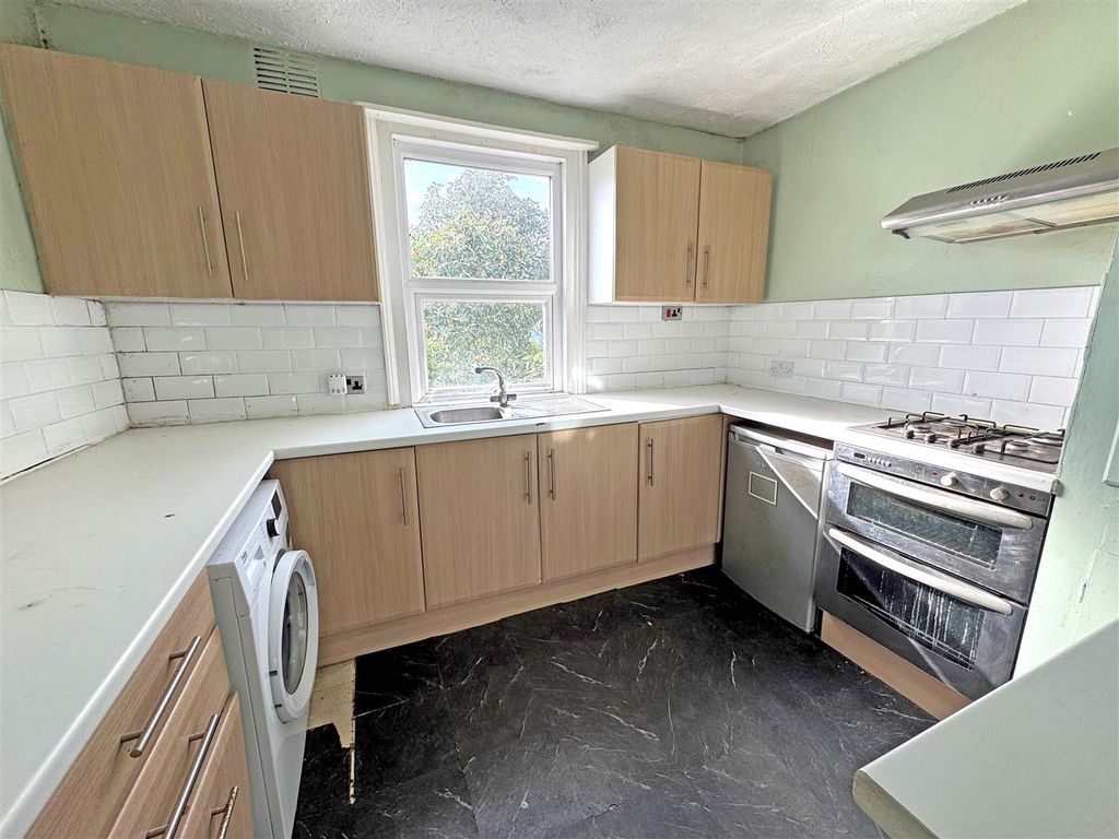 Property photo 2 of 8 11E.Jpg