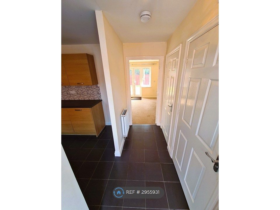 Property photo 2 of 16 Hallway