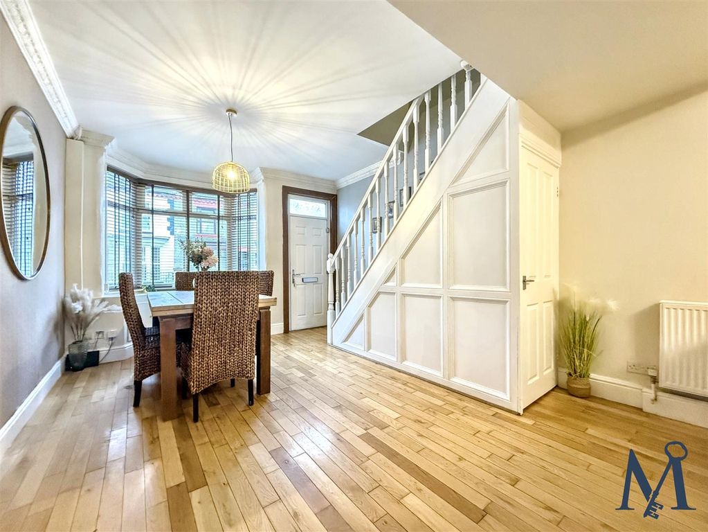 Property photo 3 of 24 Living Room / Diner