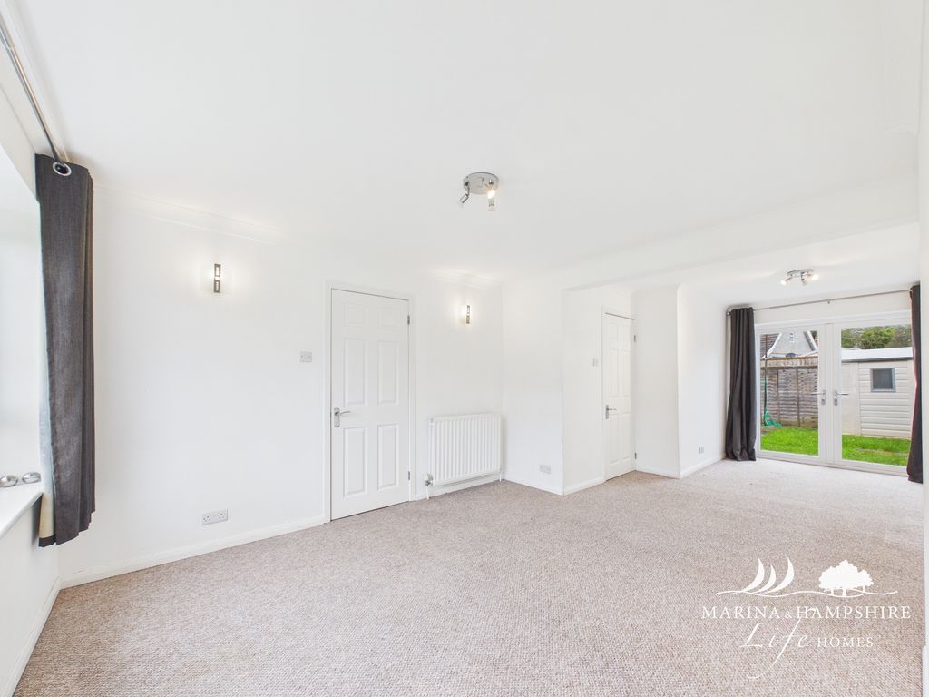 Property photo 3 of 27 Cam03915G0-Pr0042-Still005