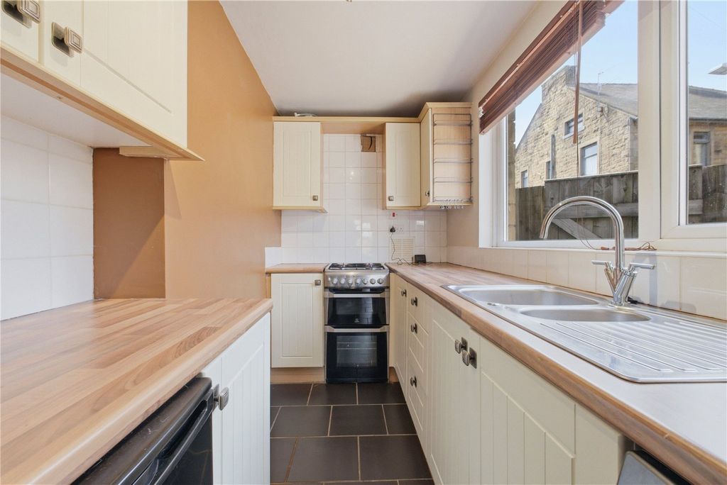 Property photo 3 of 15 Kitchen