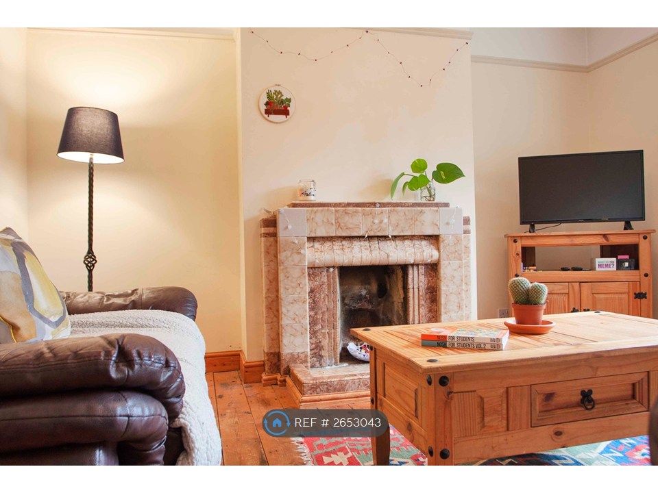 Property photo 2 of 19 Living Room