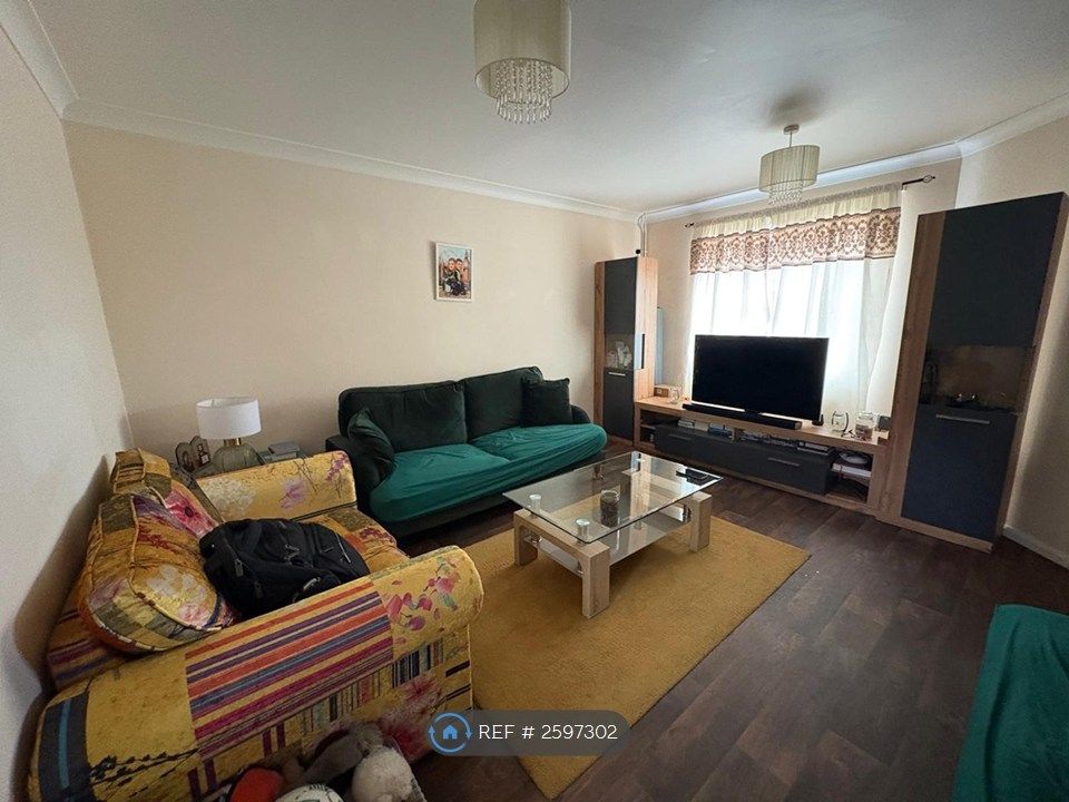 Property photo 1 of 9 Living Room