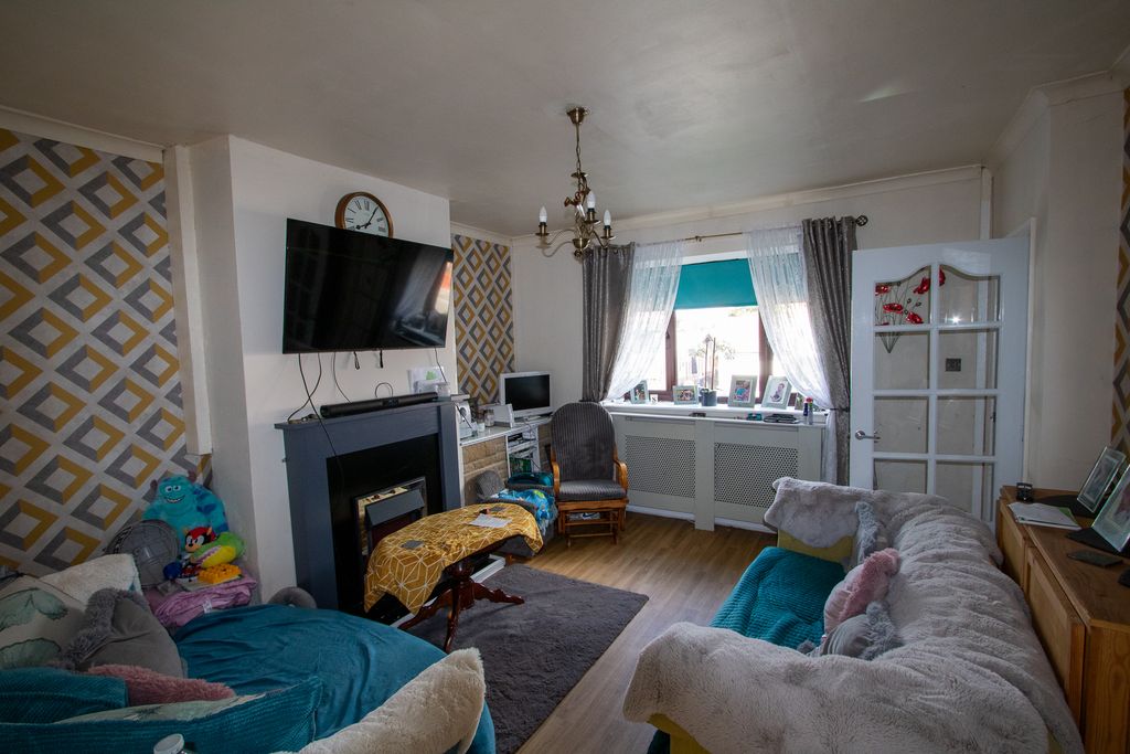 Property photo 2 of 16