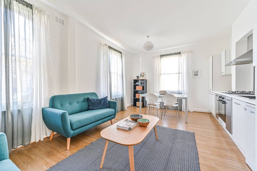 Property photo 3 of 18