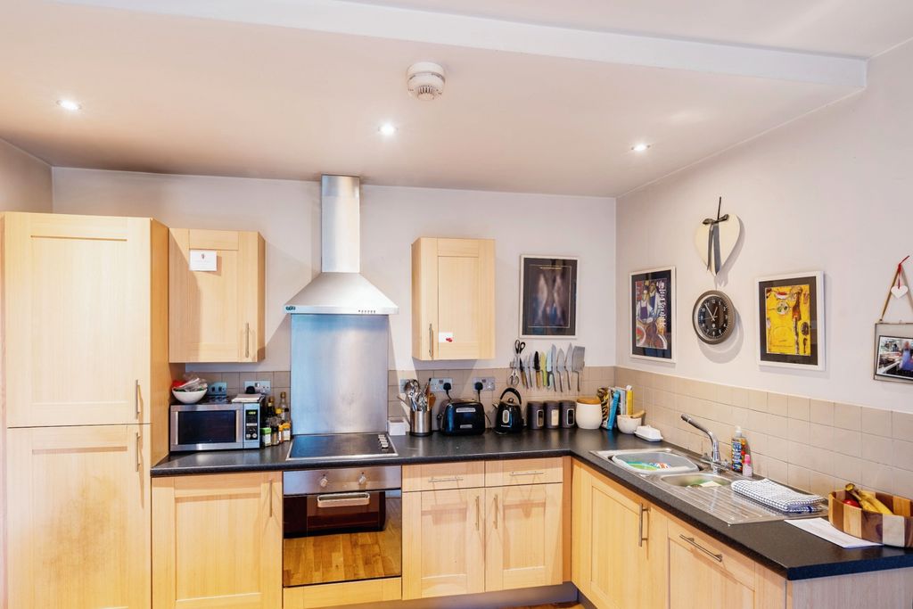 Property photo 3 of 16 Kitchen