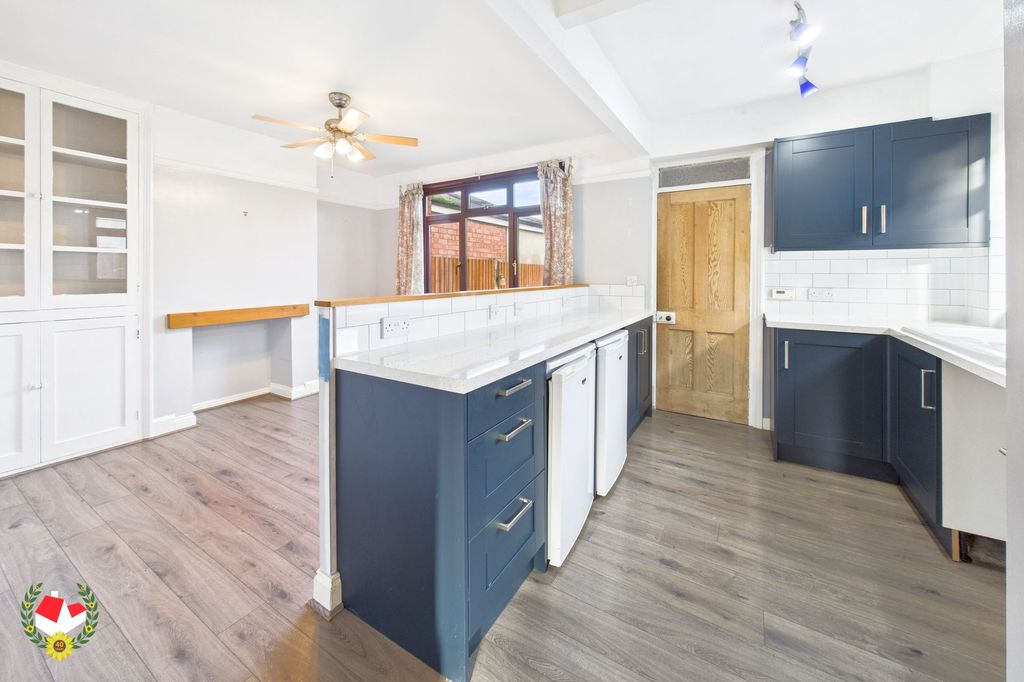 Property photo 2 of 14