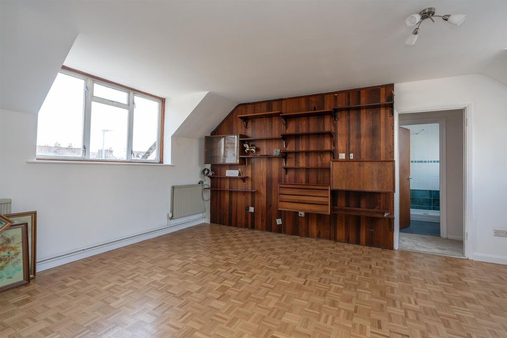 Property photo 3 of 9 11-Sun-Square-5226.Jpg