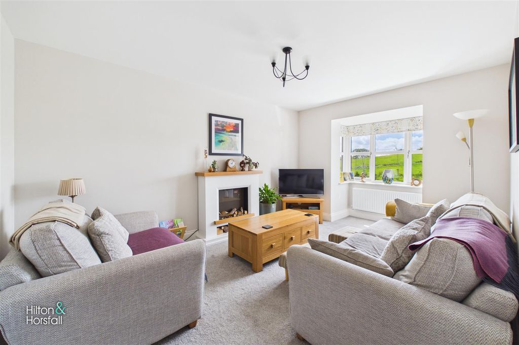 Property photo 2 of 24 Coates Road
