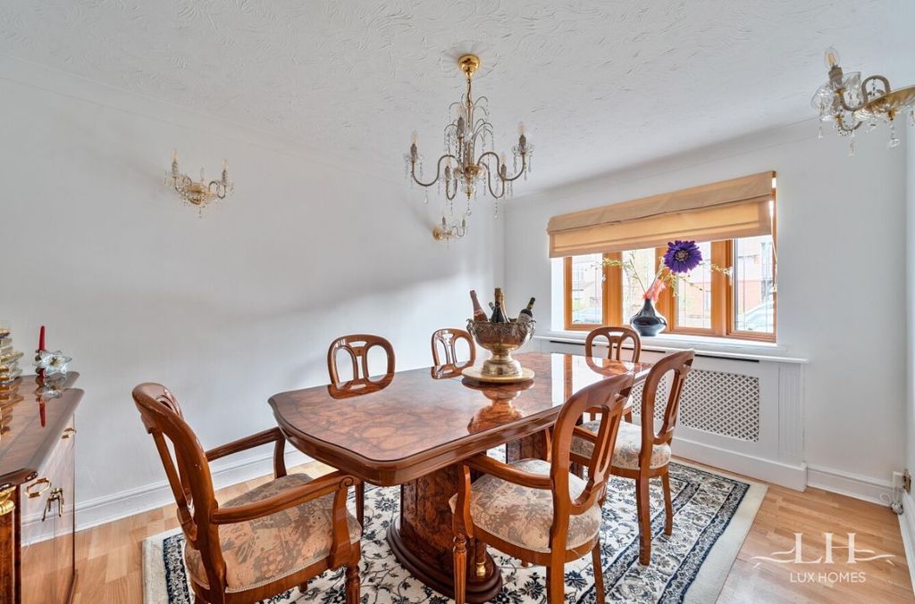 Property photo 2 of 40