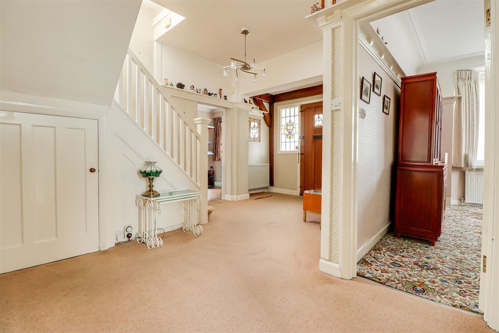 Property photo 2 of 26