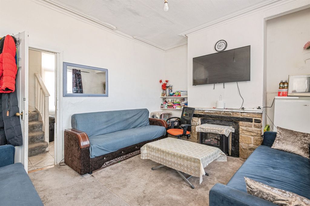 Property photo 2 of 9