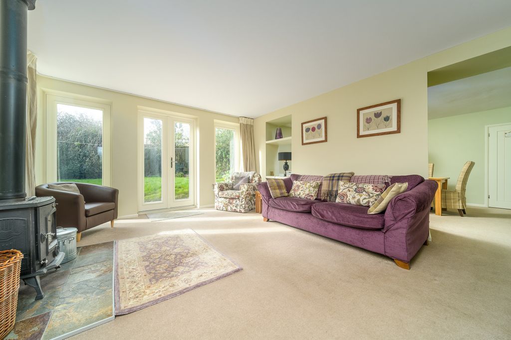 Property photo 2 of 33 Lounge-2