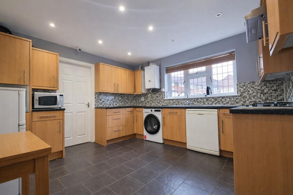 Property photo 2 of 11 10.Png