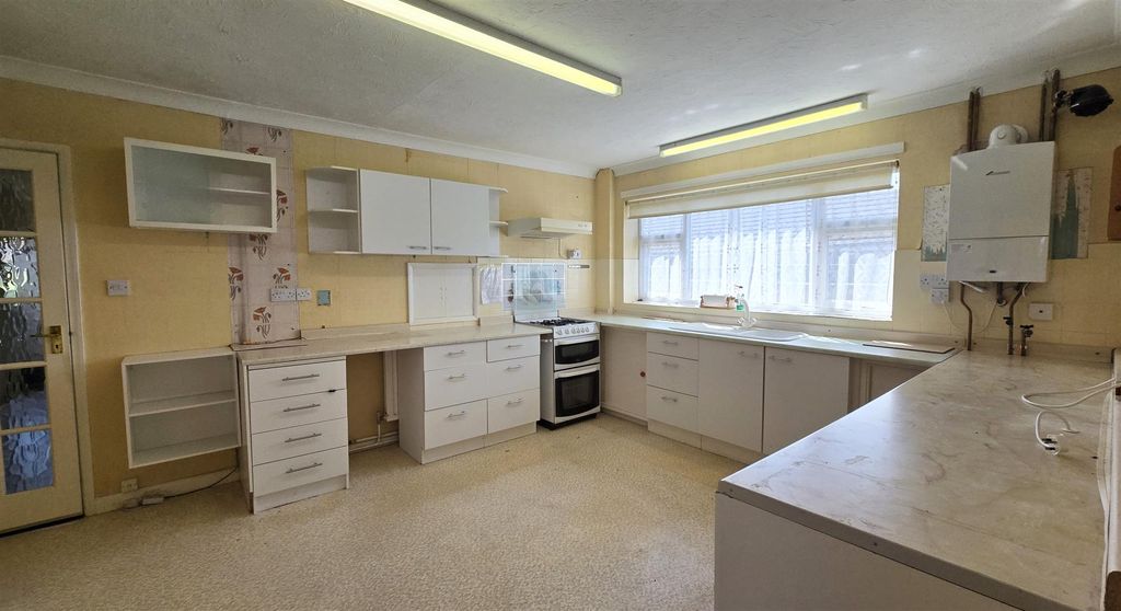 Property photo 3 of 16 Kitchen/Diner