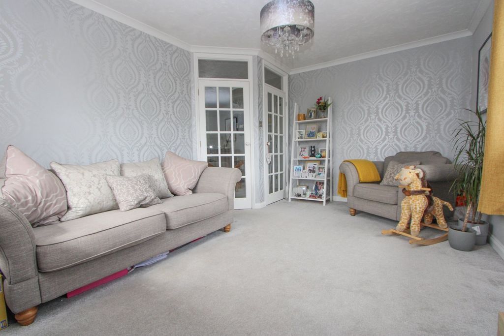 Property photo 3 of 18