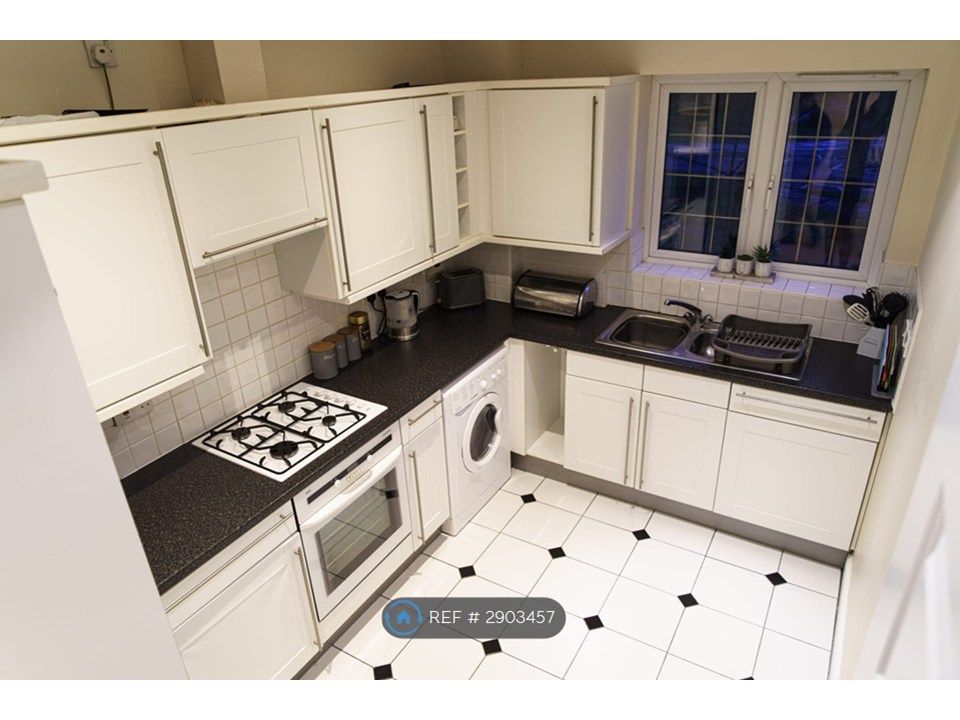 Property photo 1 of 10 Kitchen
