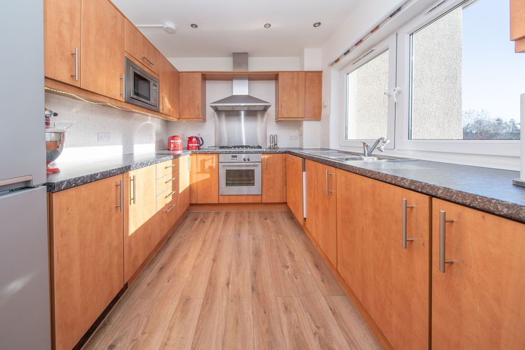 Property photo 3 of 25 Kitchen