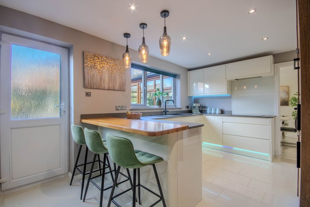 Property photo 2 of 43