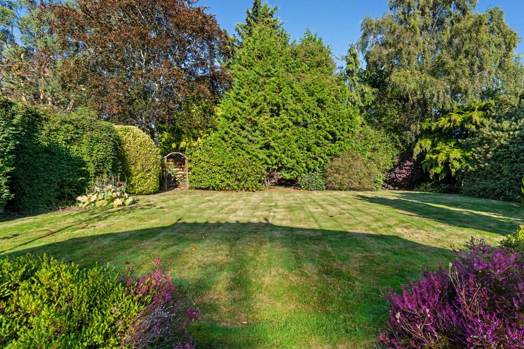 Property photo 2 of 27