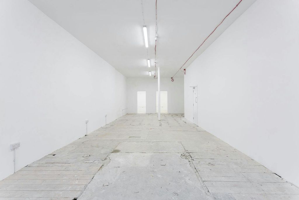 Property photo 3 of 10 318Marestreethackneycentrale81Haretailestateagentcafeclasseinternal13Dominionlondon.Jpg