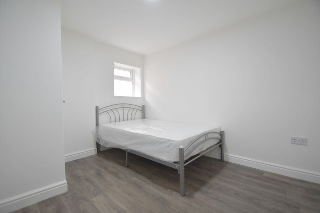 Property photo 3 of 8 Photo 4