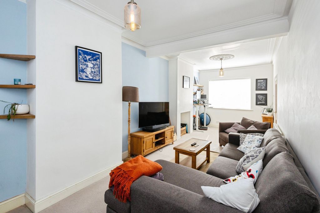 Property photo 3 of 20