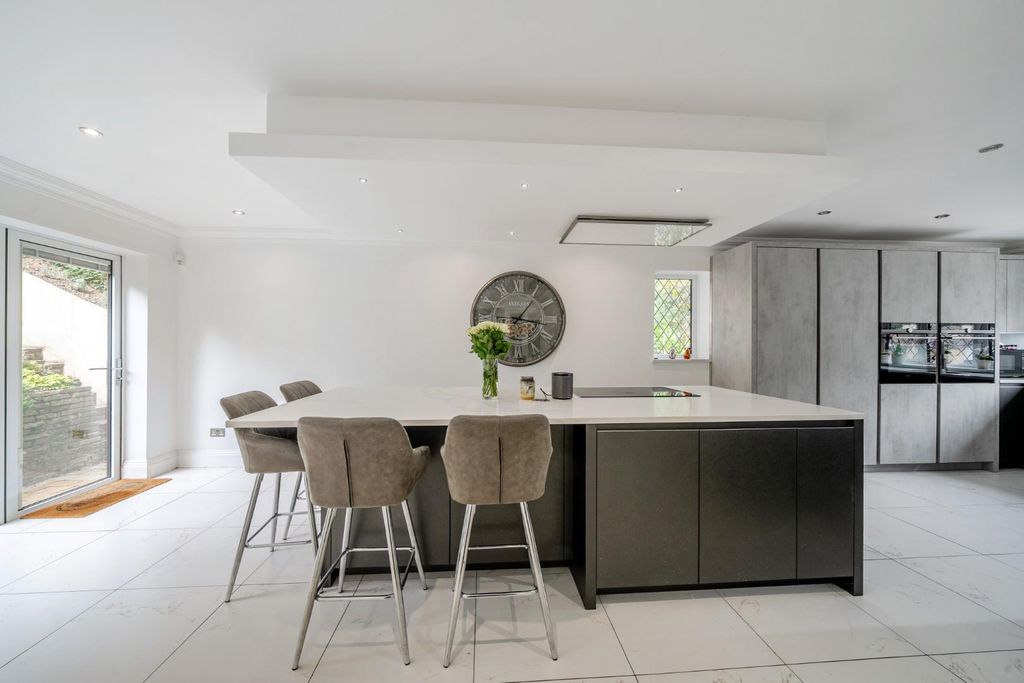 Property photo 3 of 30