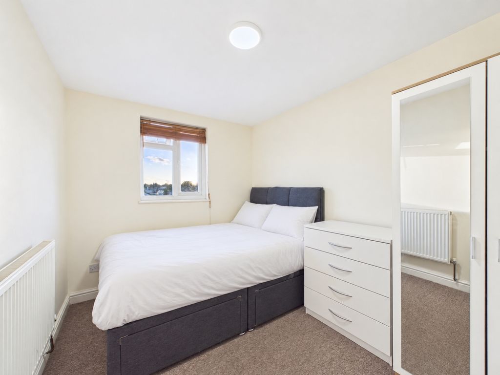 Property photo 1 of 12 Room 6