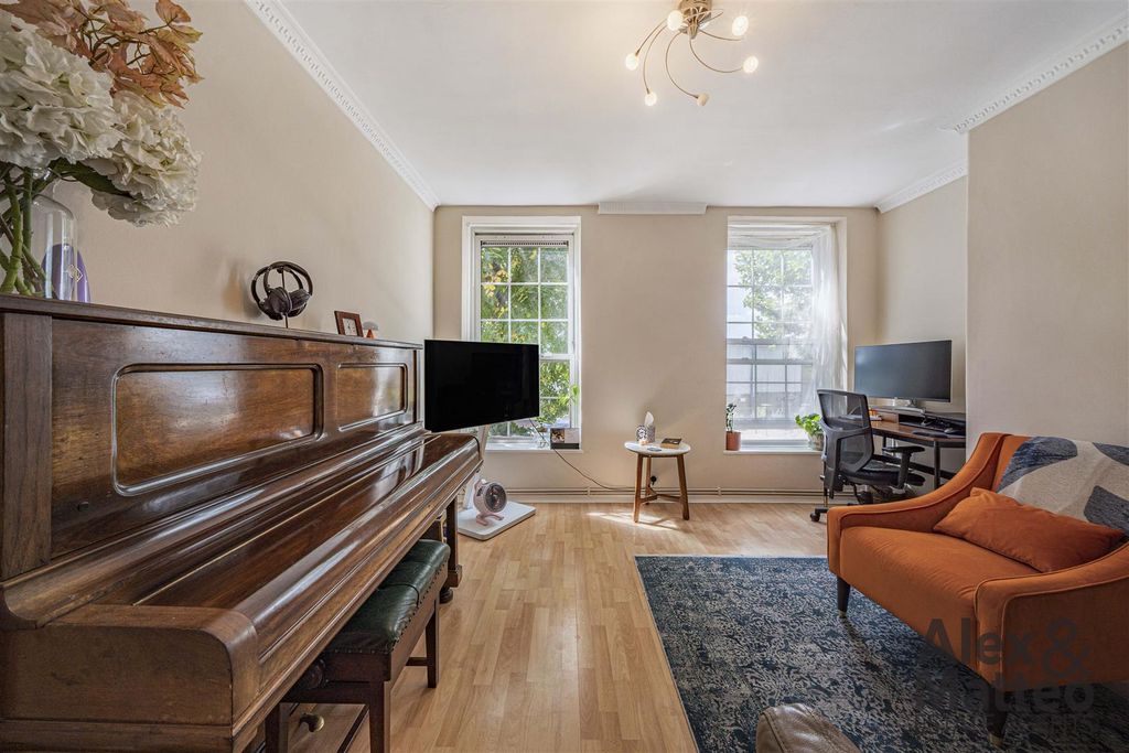 Property photo 1 of 20 Hazelwood House