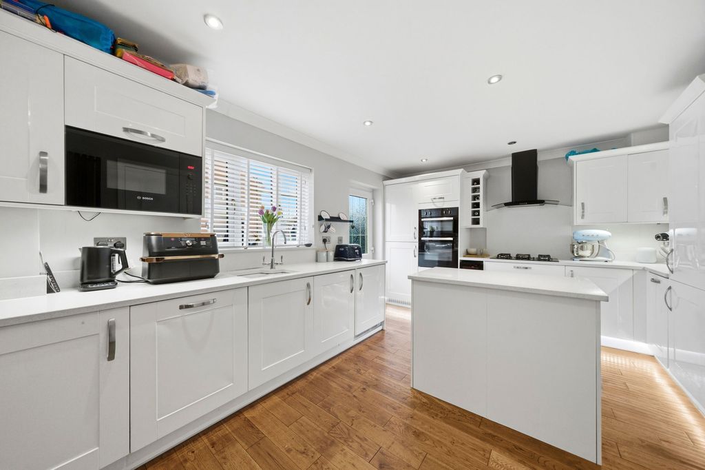 Property photo 2 of 24