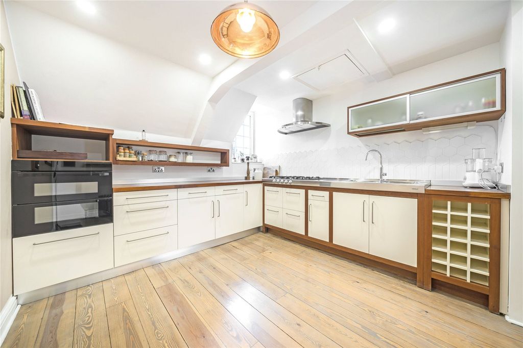 Property photo 2 of 16 Picture No. 08