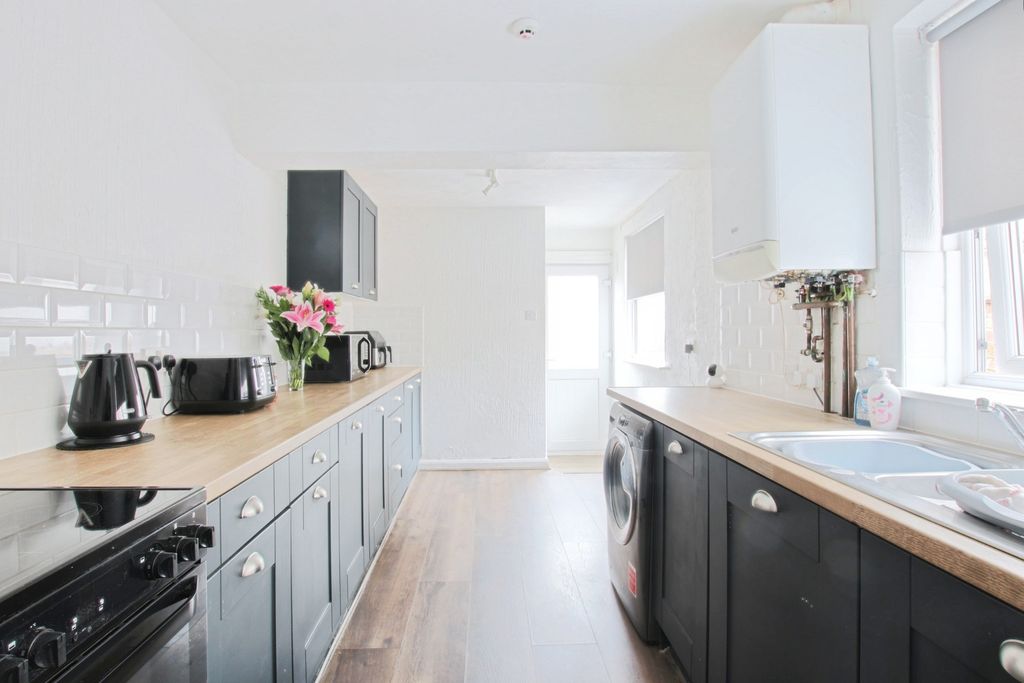 Property photo 2 of 8 4599114