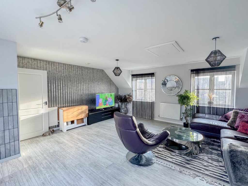 Property photo 3 of 12 20251222_100827543_0.0.Jpg