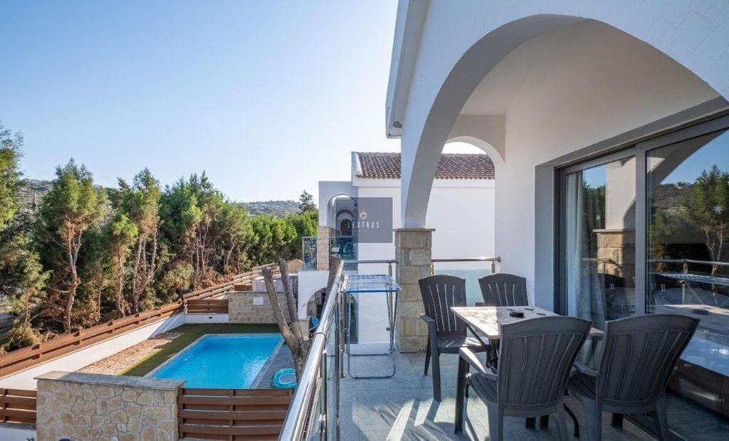 Property photo 2 of 21