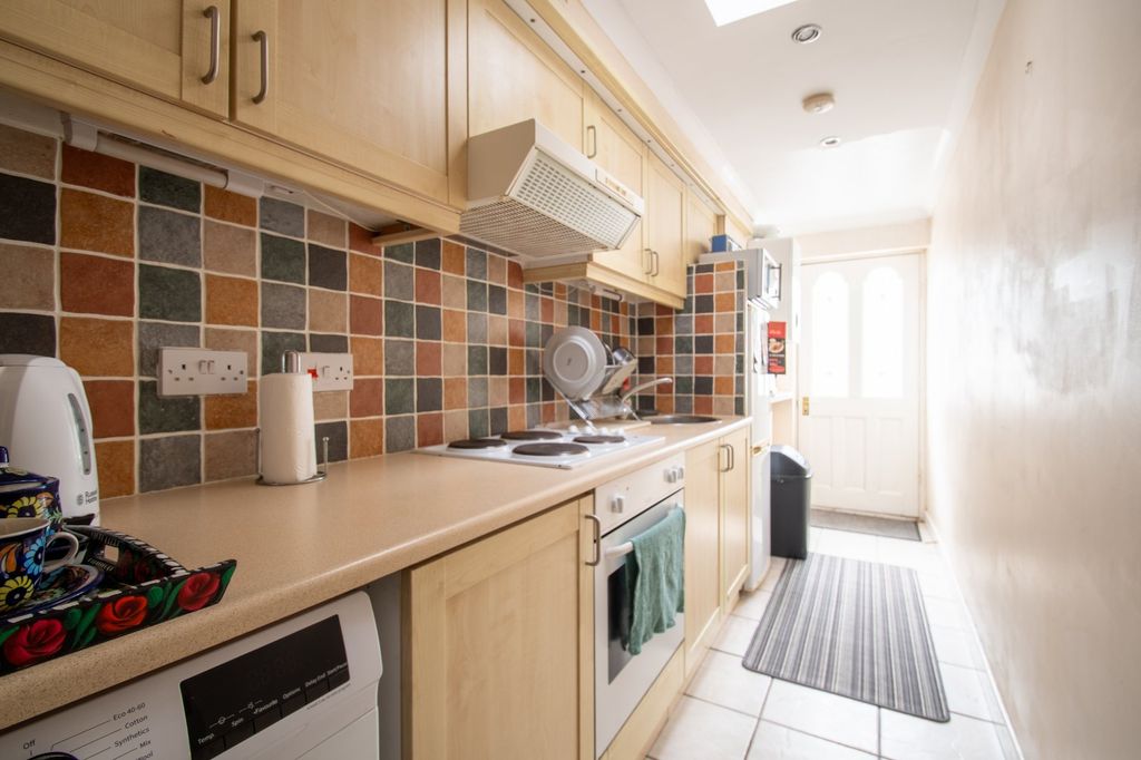 Property photo 3 of 33 Picture No. 25
