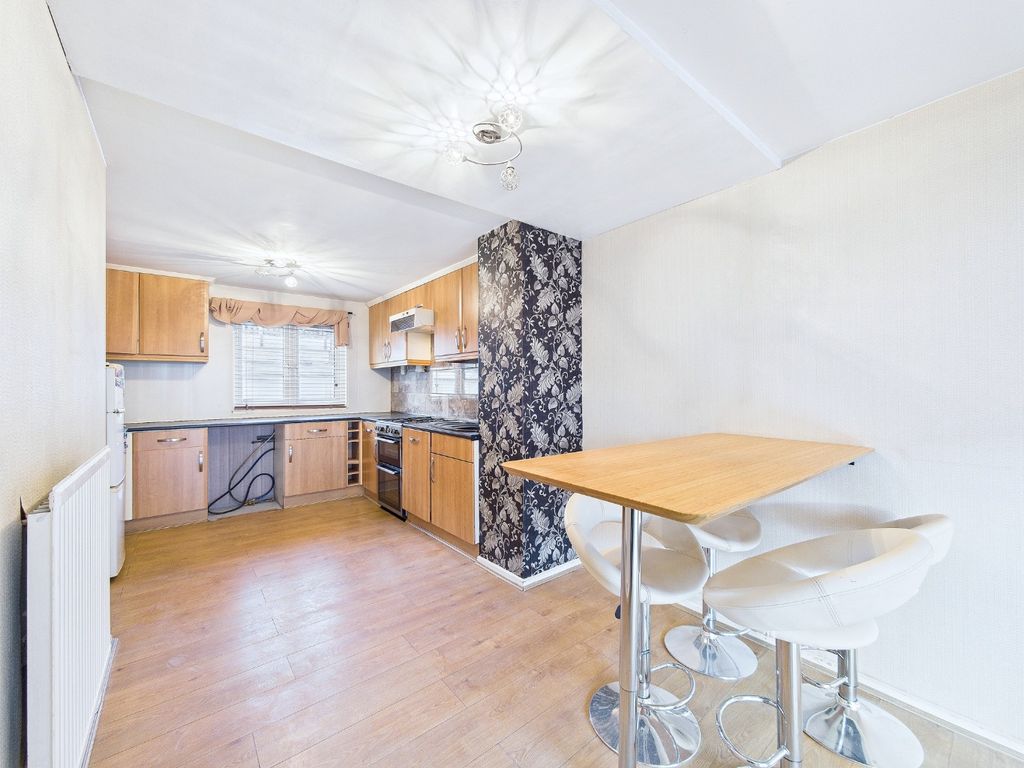 Property photo 3 of 16 4855976